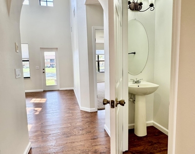 1310 Lara Circle - Photo Thumbnail 11