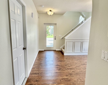 1310 Lara Circle - Photo Thumbnail 10