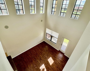 1310 Lara Circle - Photo Thumbnail 26