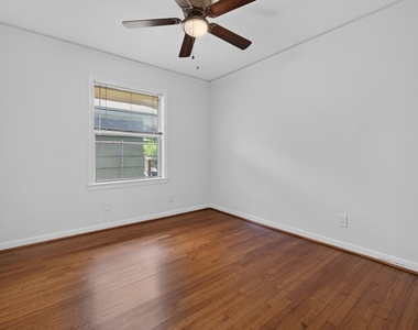 5027 Creekbend Drive - Photo Thumbnail 12