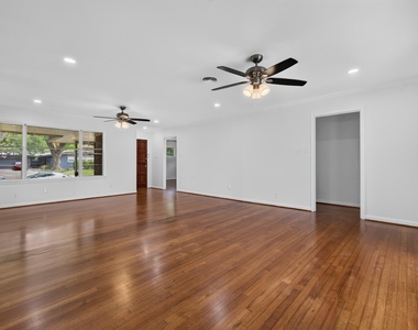 5027 Creekbend Drive - Photo Thumbnail 6