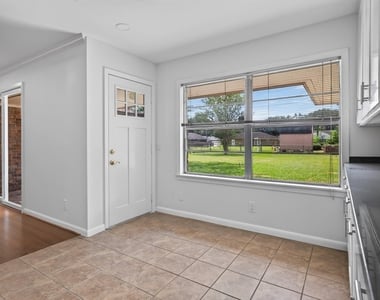 5027 Creekbend Drive - Photo Thumbnail 8