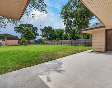5027 Creekbend Drive - Photo Thumbnail 4