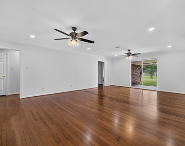5027 Creekbend Drive - Photo Thumbnail 7