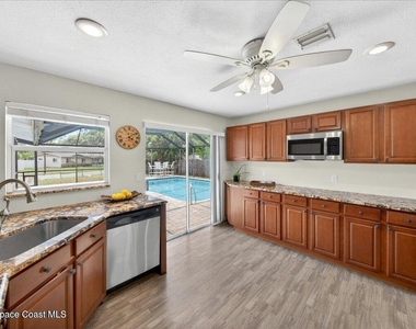 545 S Courtenay Parkway - Photo Thumbnail 12