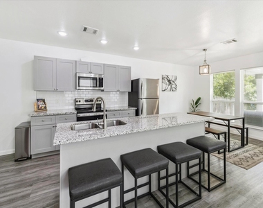 2631 Stevens Street - Photo Thumbnail 3