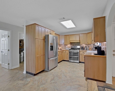 140 Elm Drive - Photo Thumbnail 3