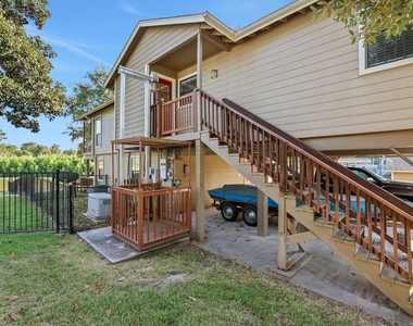 140 Elm Drive - Photo Thumbnail 2