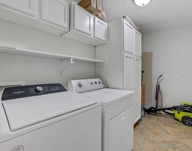 140 Elm Drive - Photo Thumbnail 14