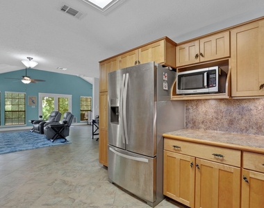 140 Elm Drive - Photo Thumbnail 4