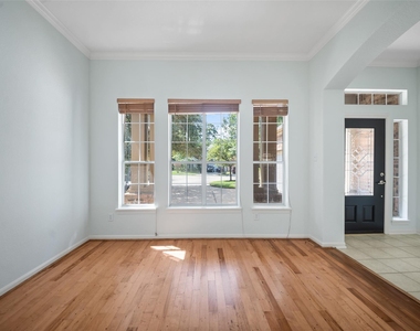 131 Zephyr Bend Place - Photo Thumbnail 4