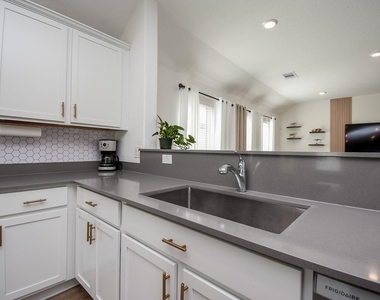 26622 Bluestem Valley Lane - Photo Thumbnail 13