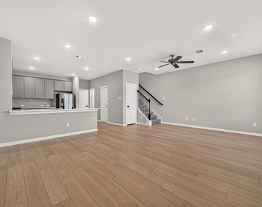 8033 Scanlan Trail - Photo Thumbnail 3