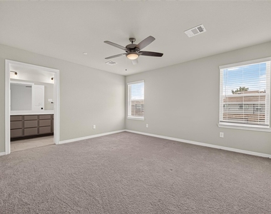 8033 Scanlan Trail - Photo Thumbnail 19