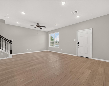 8033 Scanlan Trail - Photo Thumbnail 4