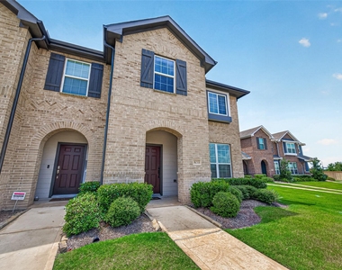 8033 Scanlan Trail - Photo Thumbnail 2