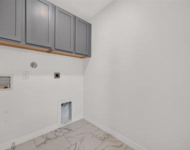 8033 Scanlan Trail - Photo Thumbnail 28
