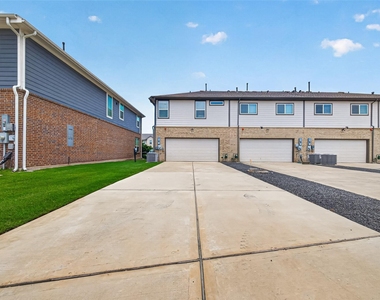 8033 Scanlan Trail - Photo Thumbnail 35
