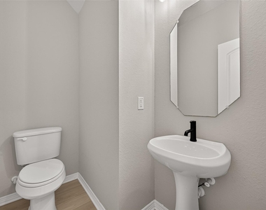 8033 Scanlan Trail - Photo Thumbnail 15
