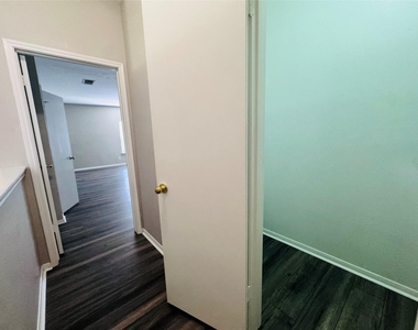 7352 Regency Square Court - Photo Thumbnail 15