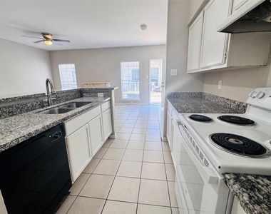 7352 Regency Square Court - Photo Thumbnail 10