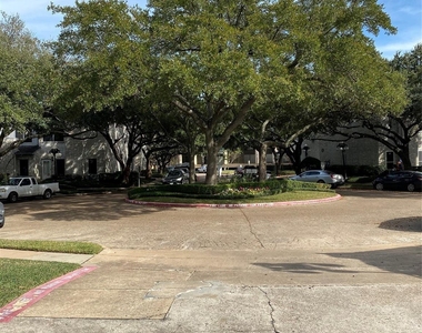 7352 Regency Square Court - Photo Thumbnail 5