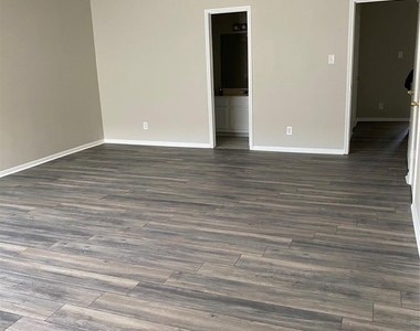 7352 Regency Square Court - Photo Thumbnail 16