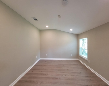 1107 Roosevelt Street - Photo Thumbnail 14