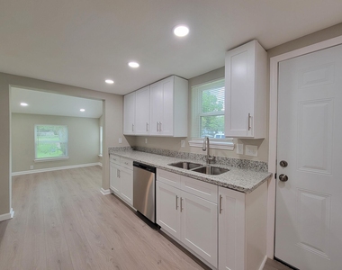 1107 Roosevelt Street - Photo Thumbnail 10