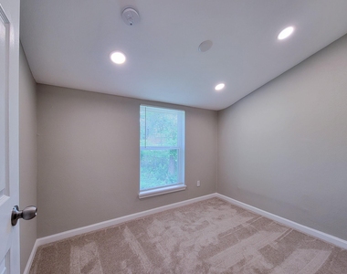 1107 Roosevelt Street - Photo Thumbnail 32