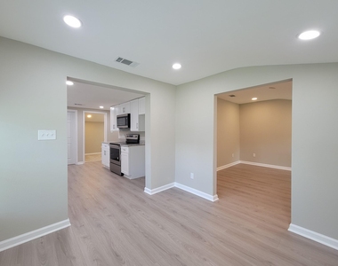 1107 Roosevelt Street - Photo Thumbnail 13