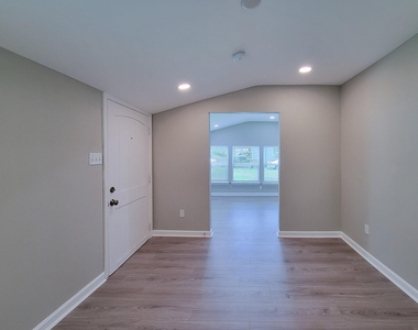 1107 Roosevelt Street - Photo Thumbnail 17
