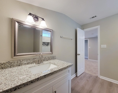 1107 Roosevelt Street - Photo Thumbnail 29