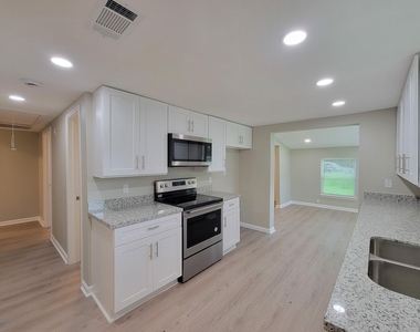 1107 Roosevelt Street - Photo Thumbnail 8