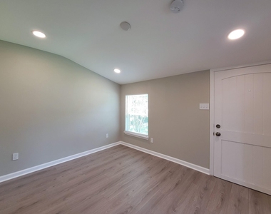 1107 Roosevelt Street - Photo Thumbnail 1