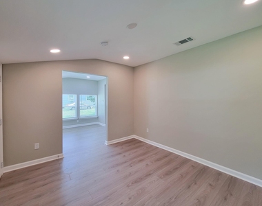 1107 Roosevelt Street - Photo Thumbnail 16