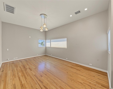 1909 Oakdale Street - Photo Thumbnail 10