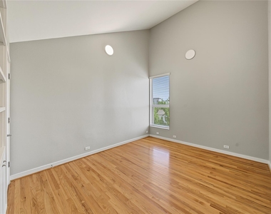 1909 Oakdale Street - Photo Thumbnail 22