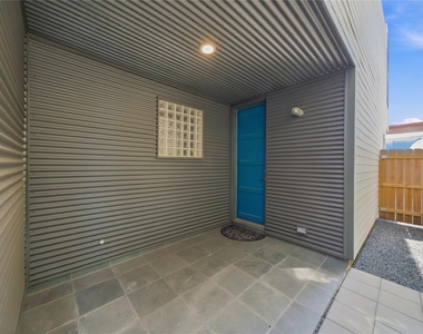 1909 Oakdale Street - Photo Thumbnail 37