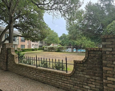 12968 Trail Hollow Drive - Photo Thumbnail 24