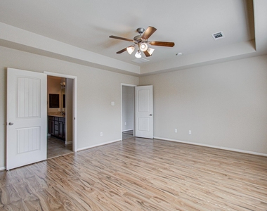 1936 Acaciawood Way - Photo Thumbnail 20
