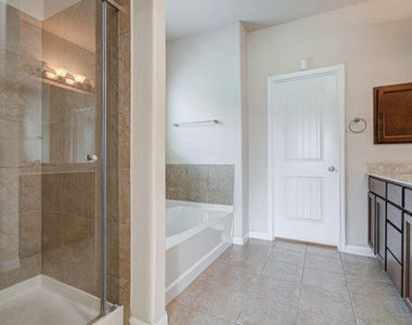 1936 Acaciawood Way - Photo Thumbnail 21