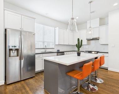 2761 Clinton Drive - Photo Thumbnail 5