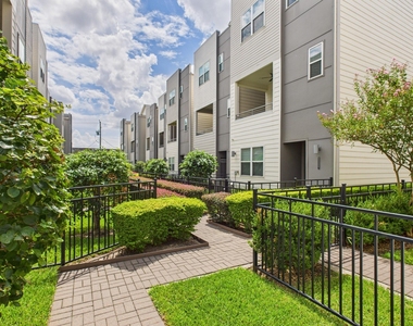 2761 Clinton Drive - Photo Thumbnail 36
