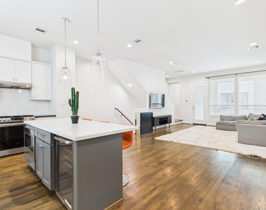 2761 Clinton Drive - Photo Thumbnail 3