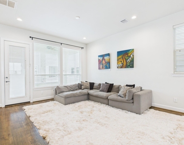 2761 Clinton Drive - Photo Thumbnail 9