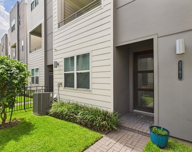 2761 Clinton Drive - Photo Thumbnail 1