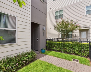 2761 Clinton Drive - Photo Thumbnail 2
