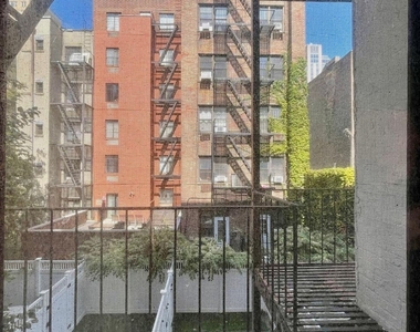 East 80th Street - Photo Thumbnail 4