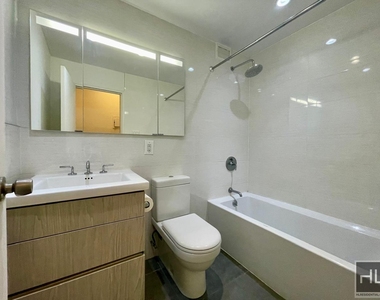 East 80th Street - Photo Thumbnail 3